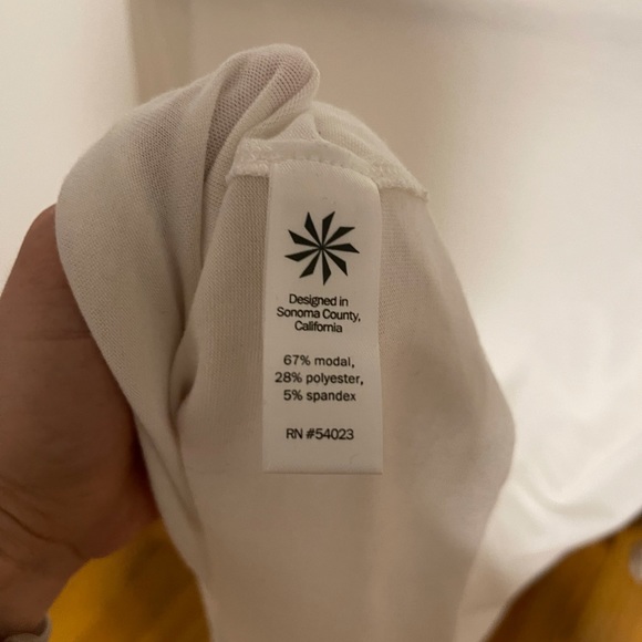 NWOT Athleta Cloudlight Longsleeve tshirt -SIZE Small - Picture 4 of 4